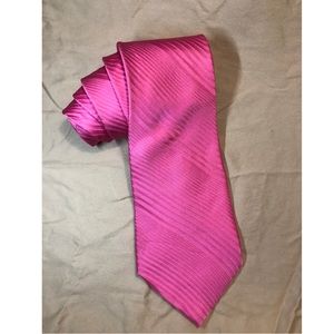 Pink 100% silk tie.